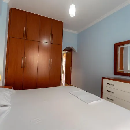 Saranda Apartment *